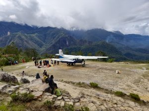 Eerste operationele vlucht naar een bergdorp in Papua