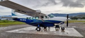 Het vliegtuig van Lentera in Wamena