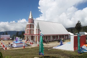 Opening nieuwe kerk in Pass Valley